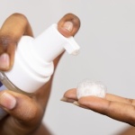 Peau nette sans tiraillements : la mousse nettoyante qui respecte votre douceur