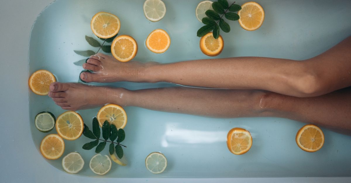 Offrez un bain relaxant à vos pieds fatigués : rituels simples pour un soulagement immédiat