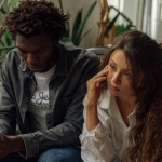 Votre couple traverse une zone de turbulence ? 7 signes qu’il est temps de consulter ensemble