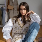 Idées de looks cosy-chic : comment styliser un gilet en maille au quotidien