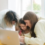 Coparentalité apaisée : 10 clés pour mieux collaborer après une séparation