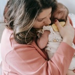 Premier retour à la maison avec bébé : conseils et rituels pour des débuts tout en douceur
