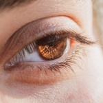 Des cils plus longs et plus forts naturellement : le secret de l’huile de ricin