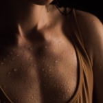 Pourquoi je transpire autant ? Les causes méconnues d’une transpiration excessive